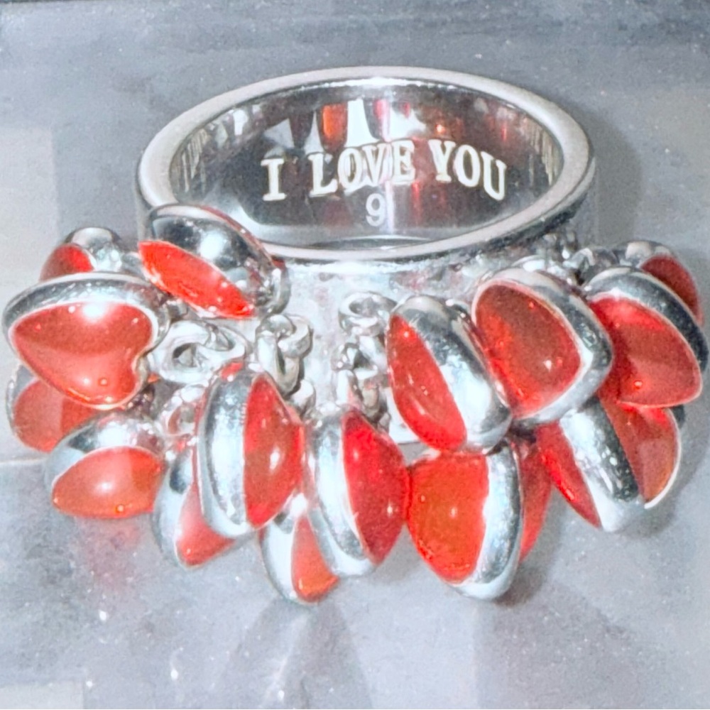 SWATCH Bijoux Coral Red Love Explosion Ring
Size 9 (also fits 8.5)